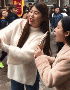 搞笑gif段子:我只是出来散步的,你们放过我吧_丈母娘