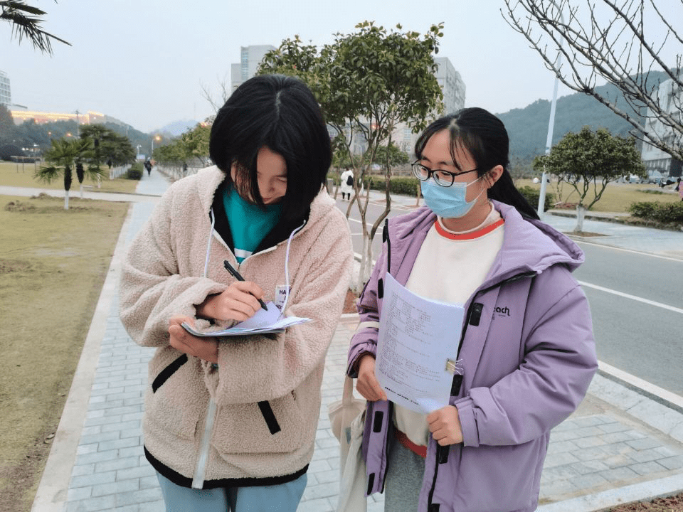 湖北师范大学文学院2021年寒调星冉实践队问卷发放顺利完成