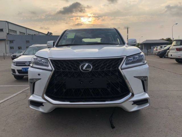 2020款雷克萨斯lx570豪华演绎强势越野能力