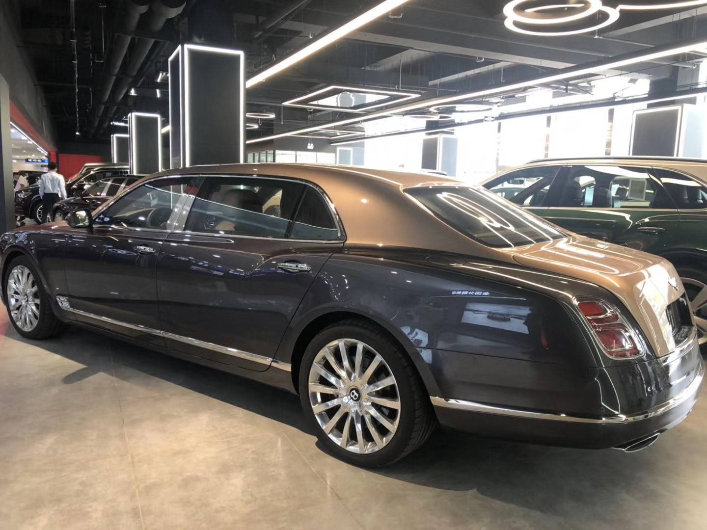 进口20款宾利慕尚加长版性能升级稳重大气