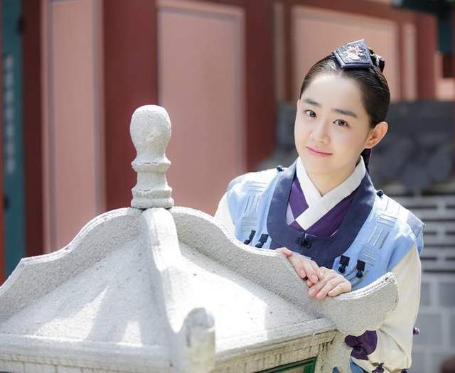 原创花样男子金范与文瑾莹假戏真做大谈姐弟恋分手疑遭金素恩插足