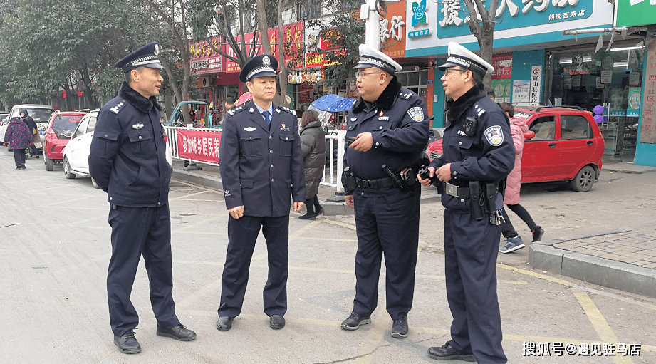 确山县政府副县长,公安局长李如响督导检查城区道路交通秩序整治工作
