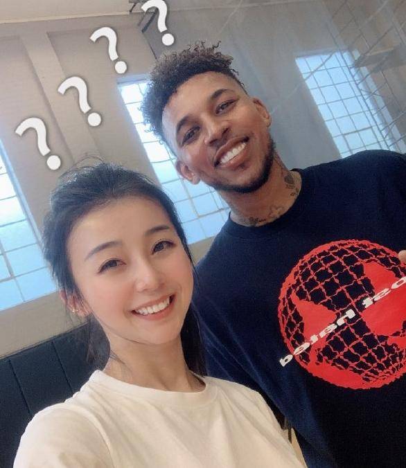 中国最美nba女主播,身材不输卡戴珊,男友身材比黑人还"壮硕"_张曼源