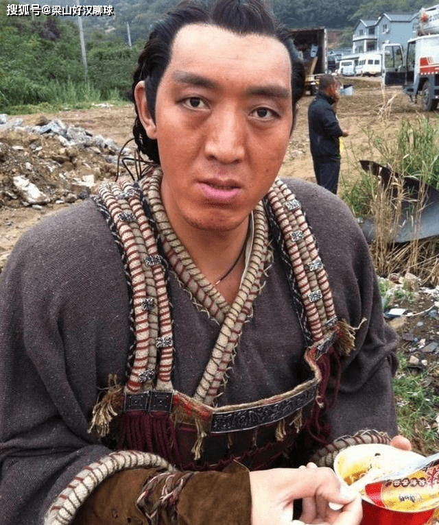 原创2米36孙明明近况不再打野球生活曾陷入困难身上肌肉全无