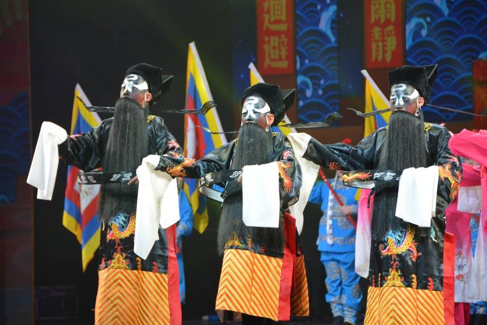 诸暨市新世纪小学 歌舞跳舞展风采 孝廉忠义筑童心