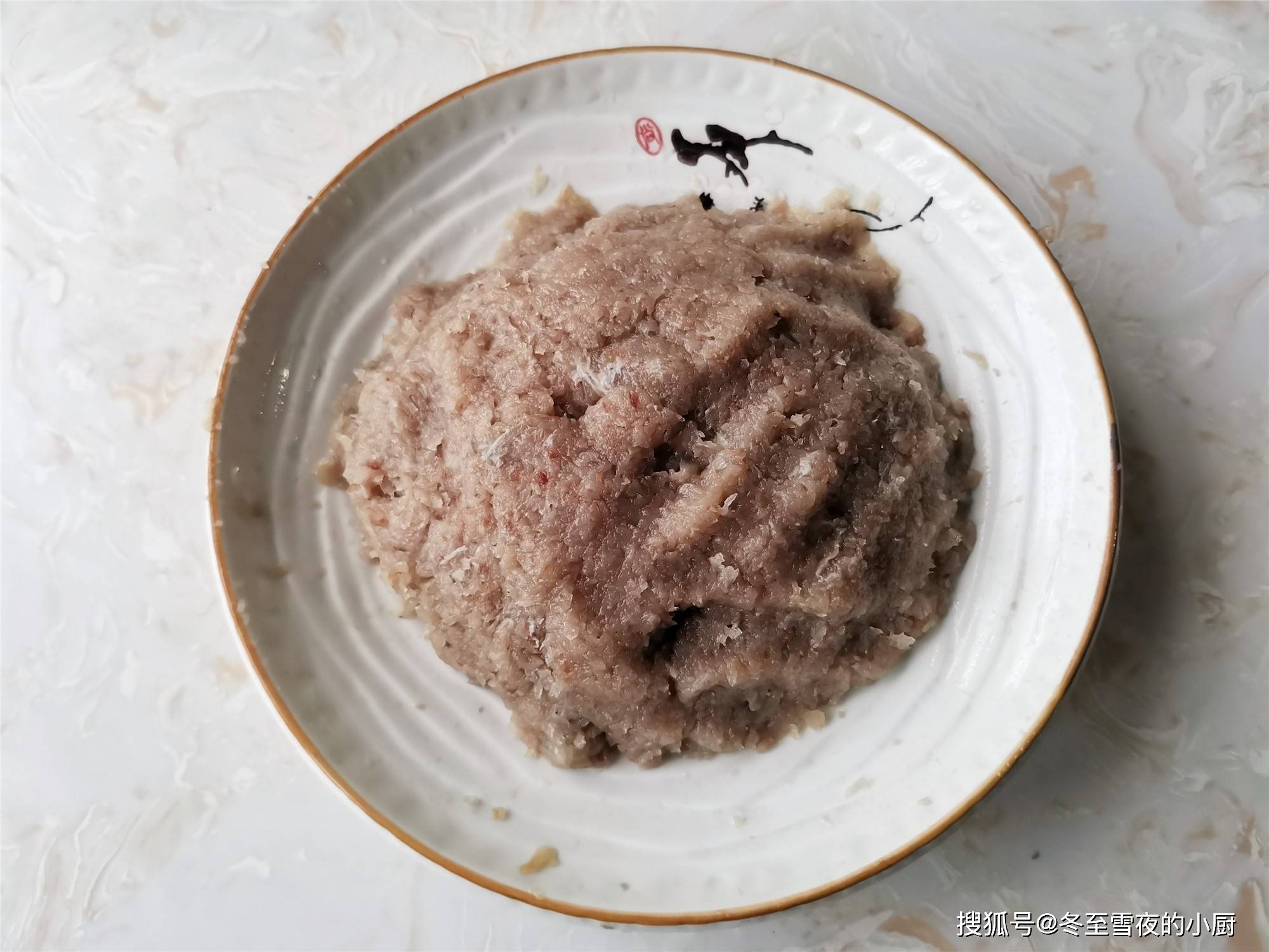 原創鮁魚餡餃子怎樣調好吃教你東北鮁魚餡餃子做法鮮嫩多汁還不腥