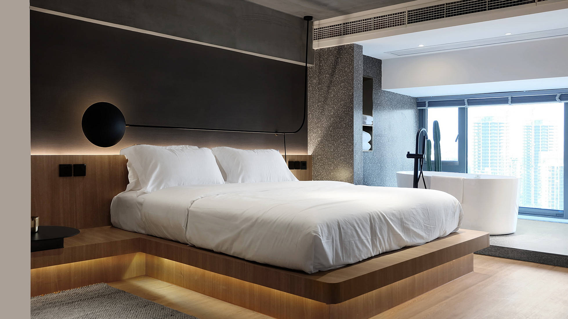 开放式浴室简称:一种把人造石,亚克力浴缸 摆在卧室,卫生间,户外沐浴