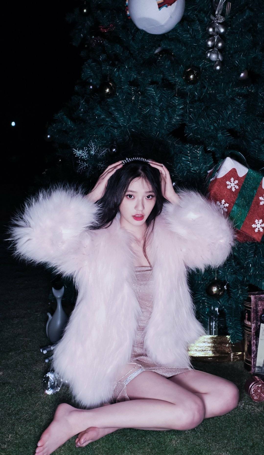 原创美人鱼上岸了林允晒冬日美照穿鹅黄色毛衣减龄甜美太可了