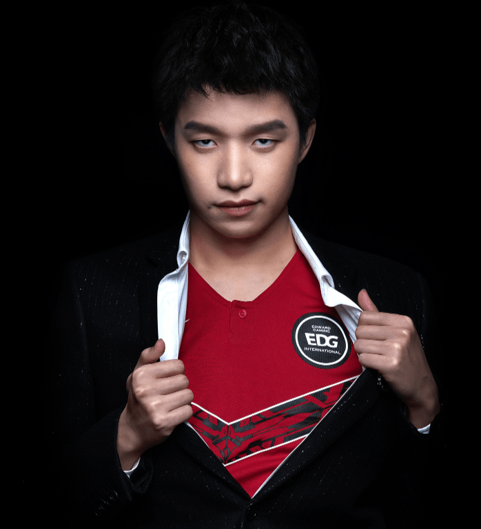 玩家们看到后的也都纷纷跑到了edg官博下方求edg给厂长一个机会,也给