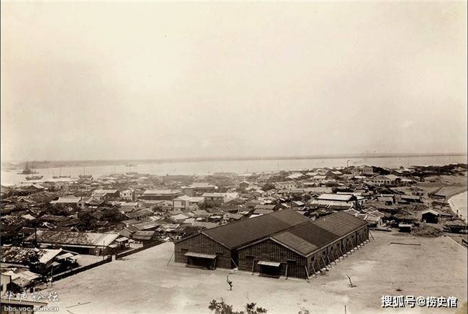 老照片,1910年的台湾,一片低矮房屋的高雄