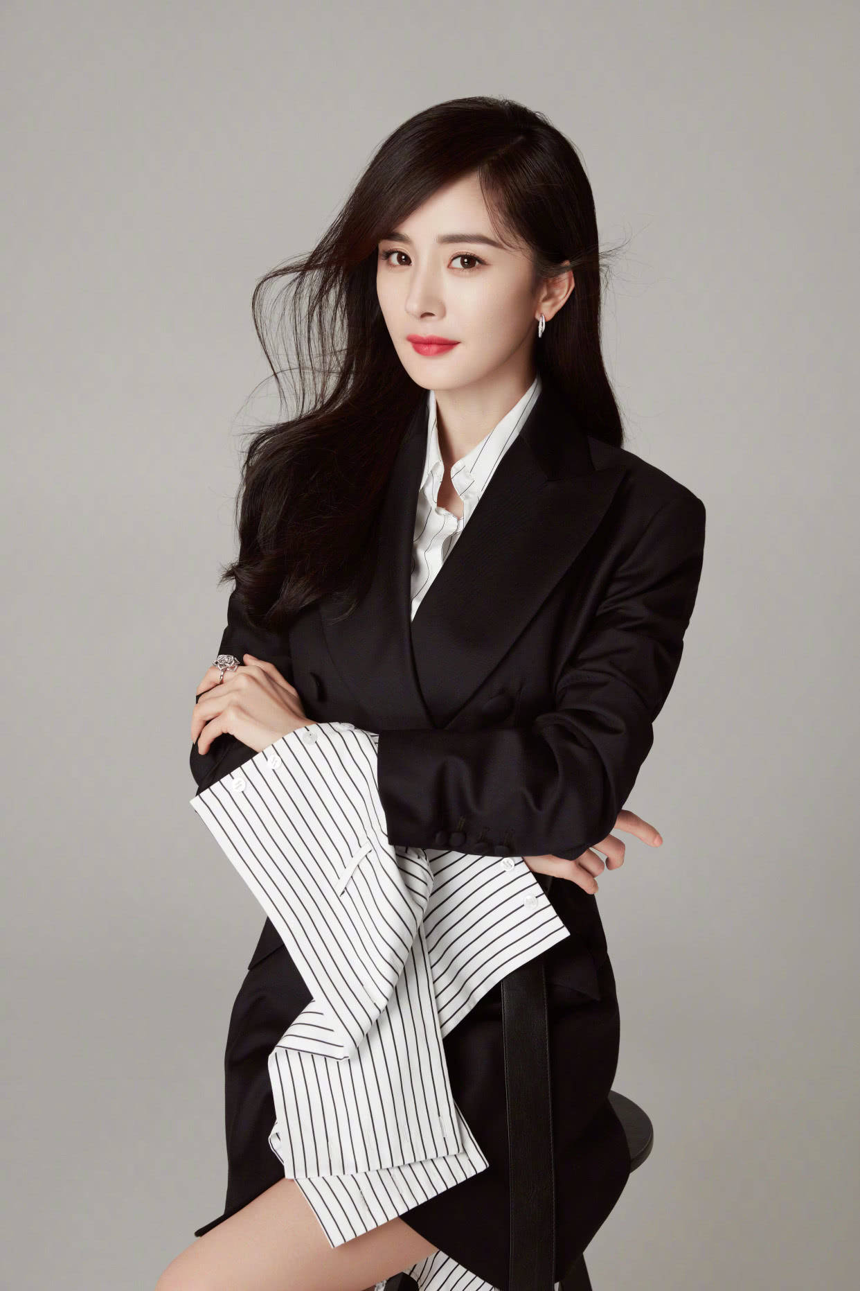 明星穿西装一般是很显露气质的以下几位明星哪个更显气质