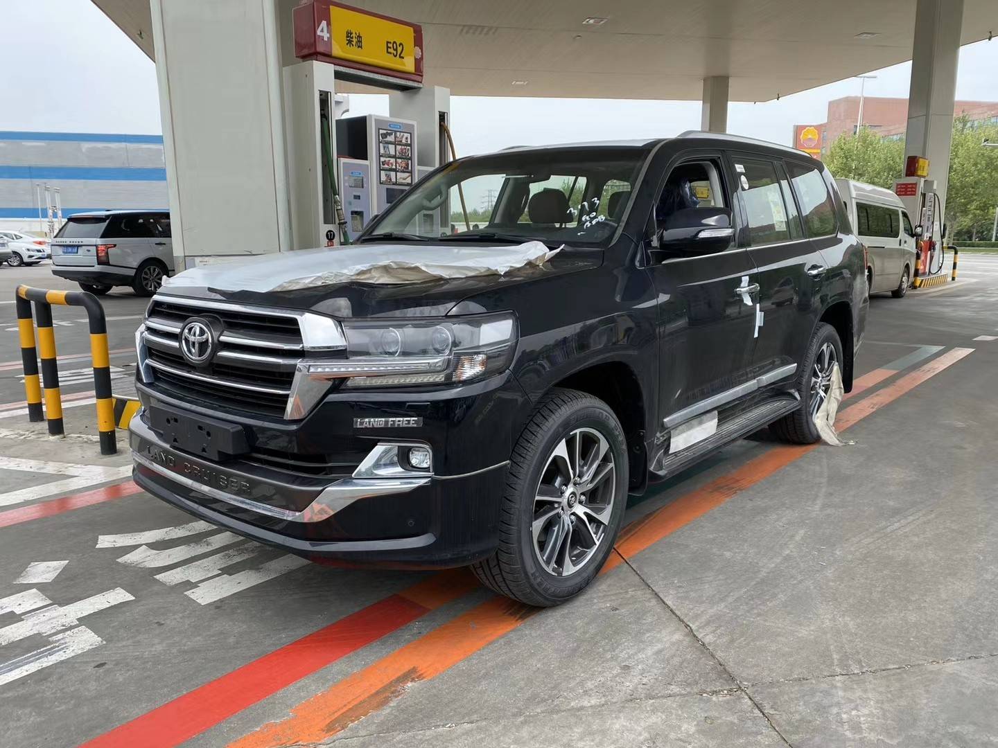 2020款丰田酷路泽5700顶级越野王疯狂降价