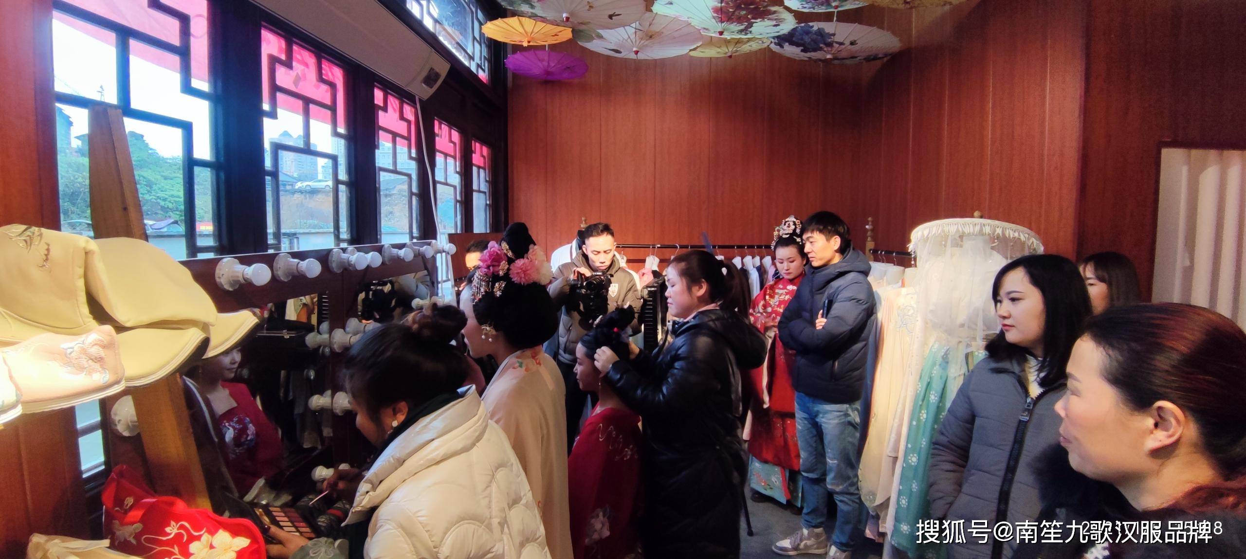 主打高端定制的子衣明堂,众多影视ip联动的花朝记,主营童装汉服的归源