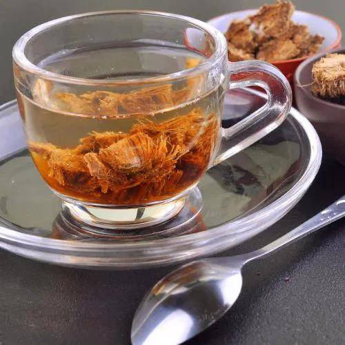 4,竹叶防风汤功效:治妇人产后伤风,发热面赤,喘而头痛.