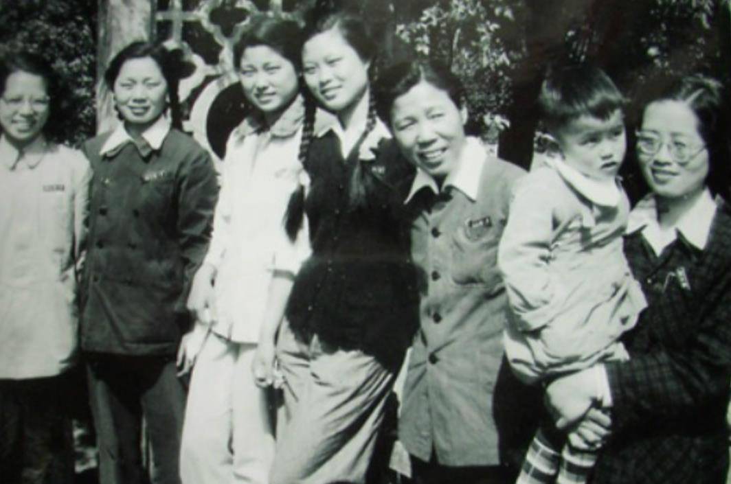 她是参加南昌起义的女兵之一,她没有成为女将军,却成了女教师