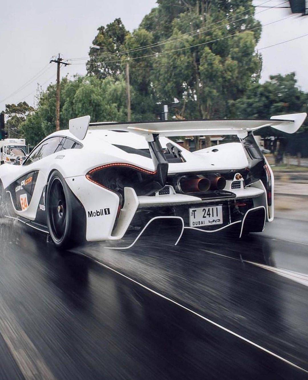 赛道大杀器mclaren(迈凯伦) p1 gtr
