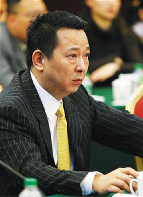 他身价400亿,汶川地震时捐出5000万,落网时被缴获一个排的武器_刘汉