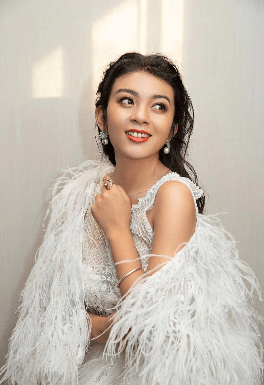 原创谈莉娜为和肖战撞衫竟穿高仿礼服工作室发文澄清却被网友嘲笑