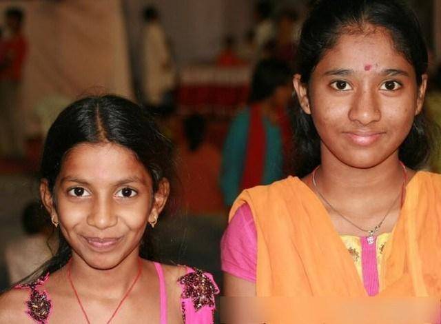 为什么在印度,很多女孩子都要在眉间点一点红?看完算搞懂了