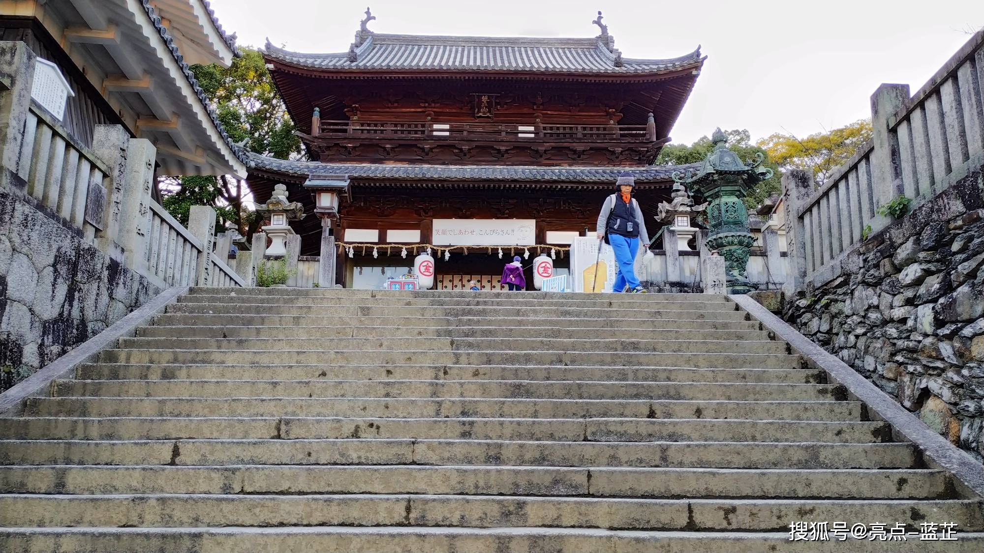 金刀比罗宫，爬台阶是参拜的最大特点，日本人一生一定要参拜一次