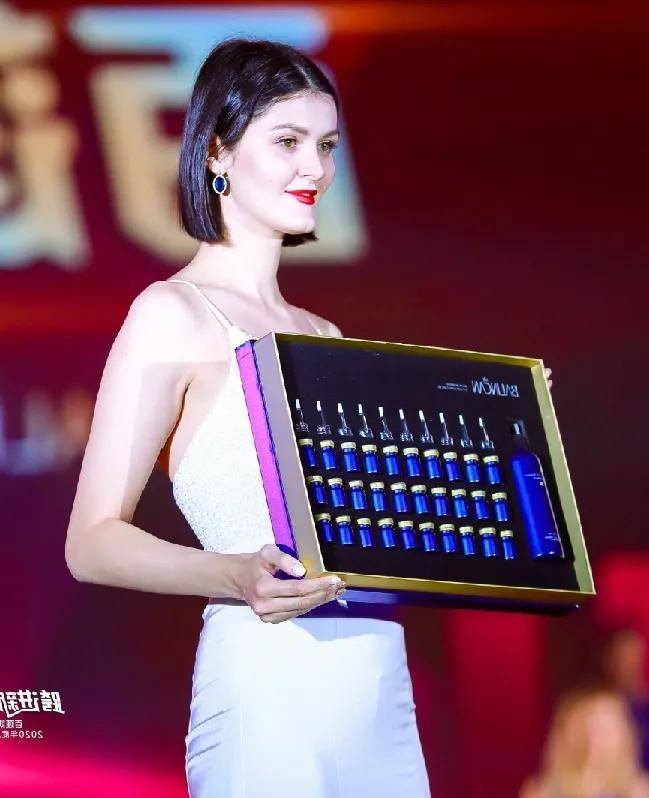 发布会现场,百莲凯国际形象代言人——百莲凯国际超美天团倾情助阵,携