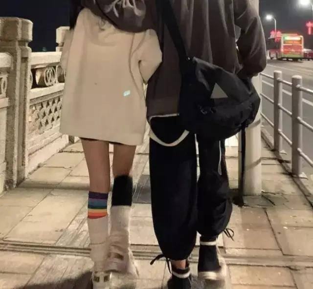 "扫楼遇到白白净净的帅气弟弟,这是人能看的吗!