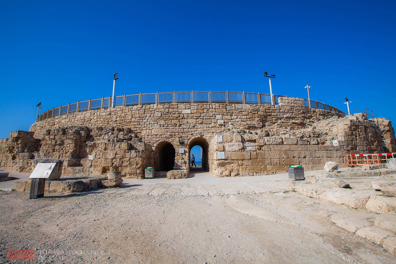 过去二千年世界最繁忙的地方，被众多王朝统治，见证着以色列悲惨的历史