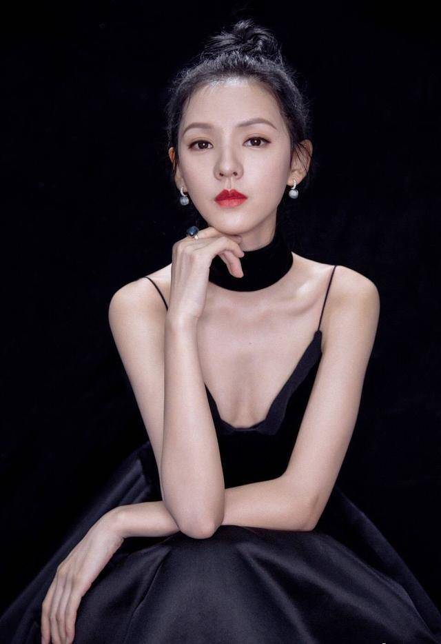 29岁张予曦身材饱满颜值姣好展现浓浓的性感魅力