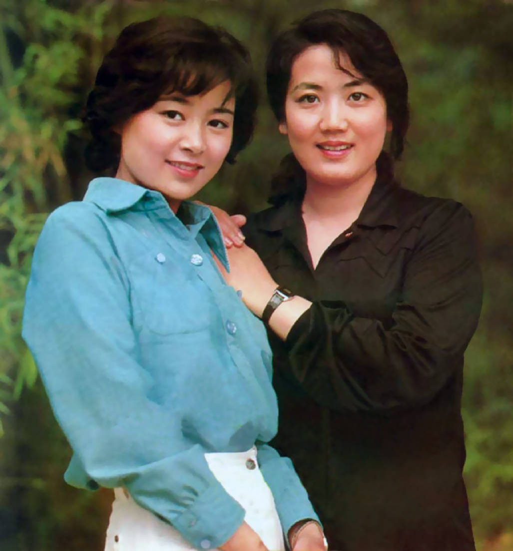 八十年代影星合影潘虹和李连杰陈冲巩俐刘晓庆张铁林唐国强