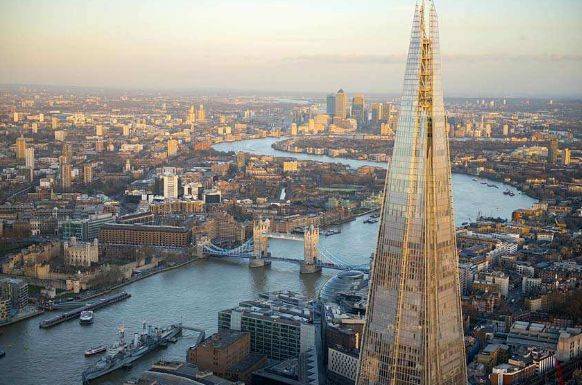 航拍真实的英国伦敦，看起来并不发达？驴友：高楼不能代表什么！