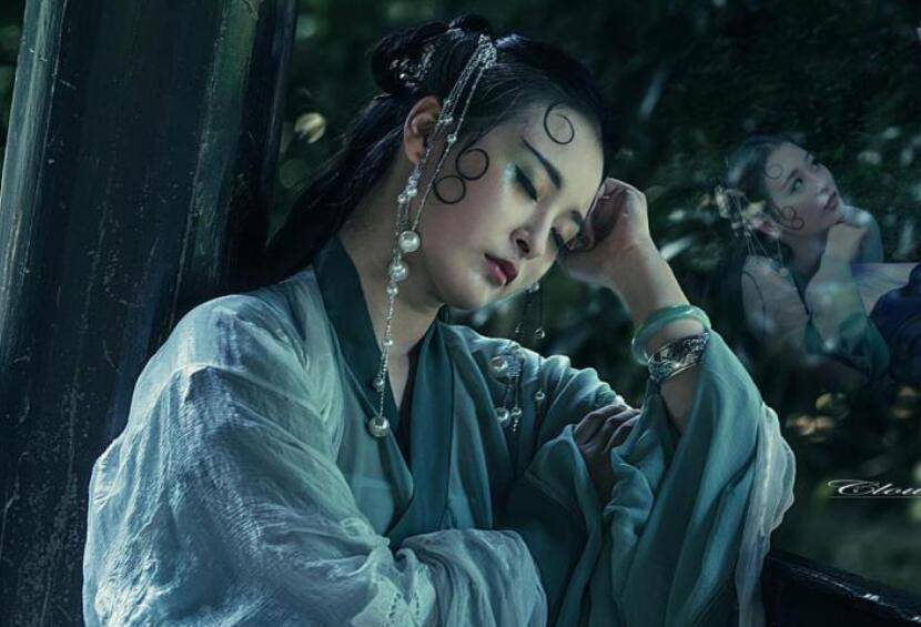 在以往的形象中,法海往往是一个毫无感情的老和尚,为了除掉白娘子和