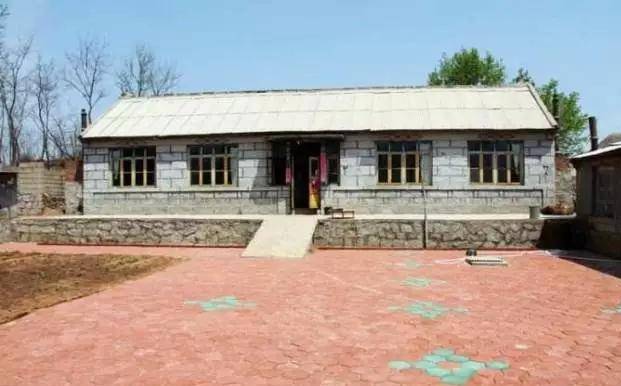 农村俗语钱多不住东厢房无钱不与娘家忙究竟有何意思