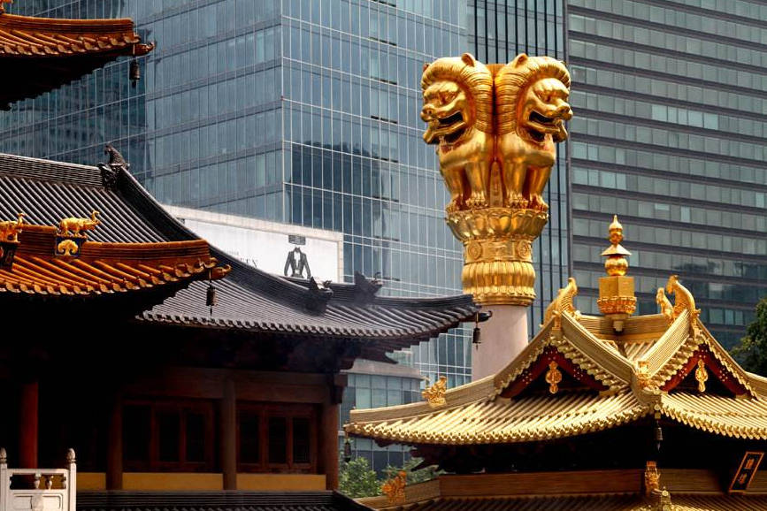 上海最豪横的寺庙走红，外表贴金佛像纯银，门票50香火旺盛