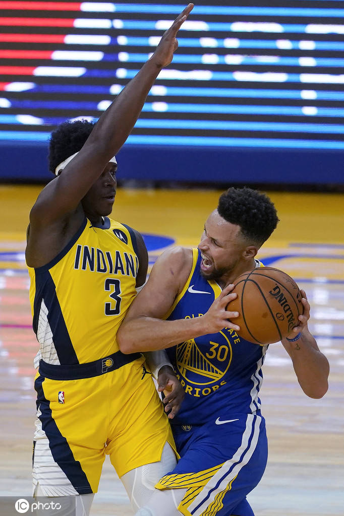 北京时间1月13日消息,2020-21赛季nba常规赛继续进行,勇士队在主场