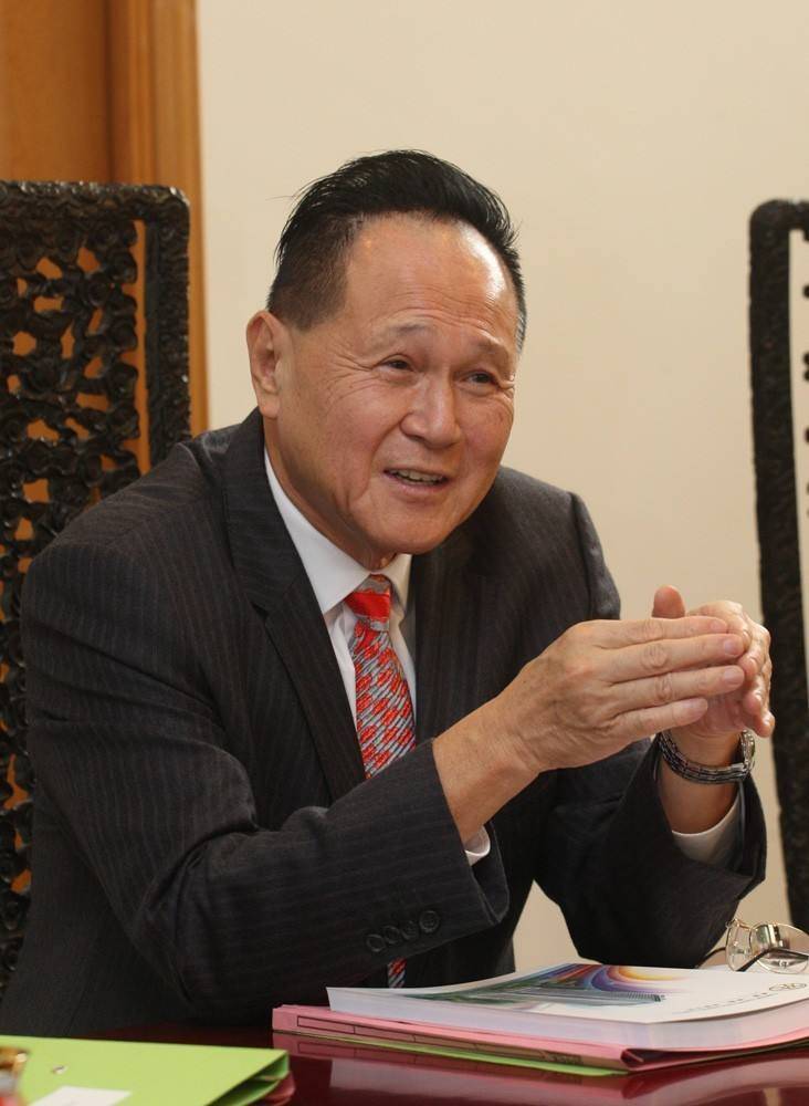 交道,因为和邵逸夫走得近,他和邵氏旗下的蔡珍妮,姚炜,方怡珍,陈凤芝