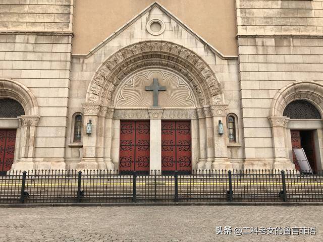 青岛之中国十大最美教堂之一的圣弥厄尔教堂
