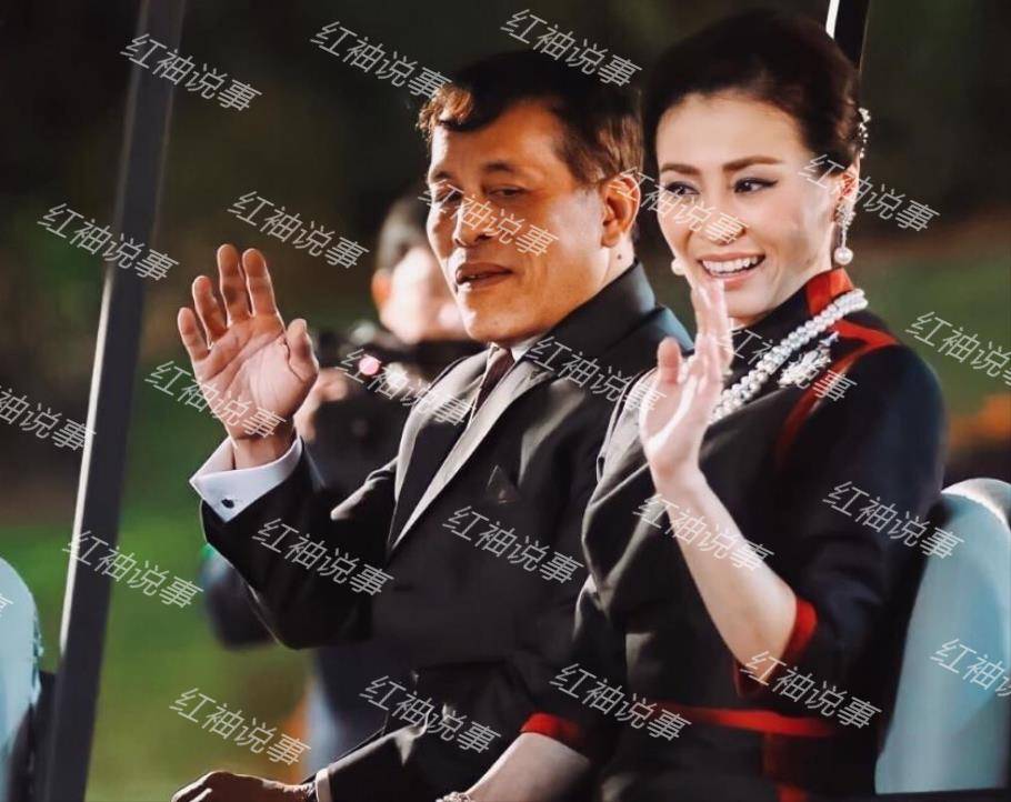 泰国国王迎回西拉米图片
