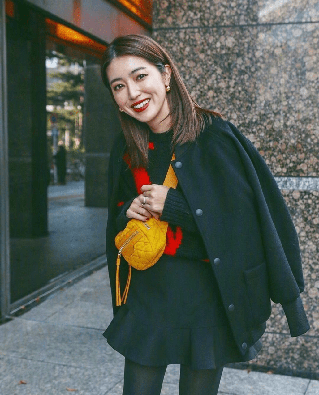 原创这位日本博主的穿搭真耐看,不同于往日的小清新,穿搭简洁又大气