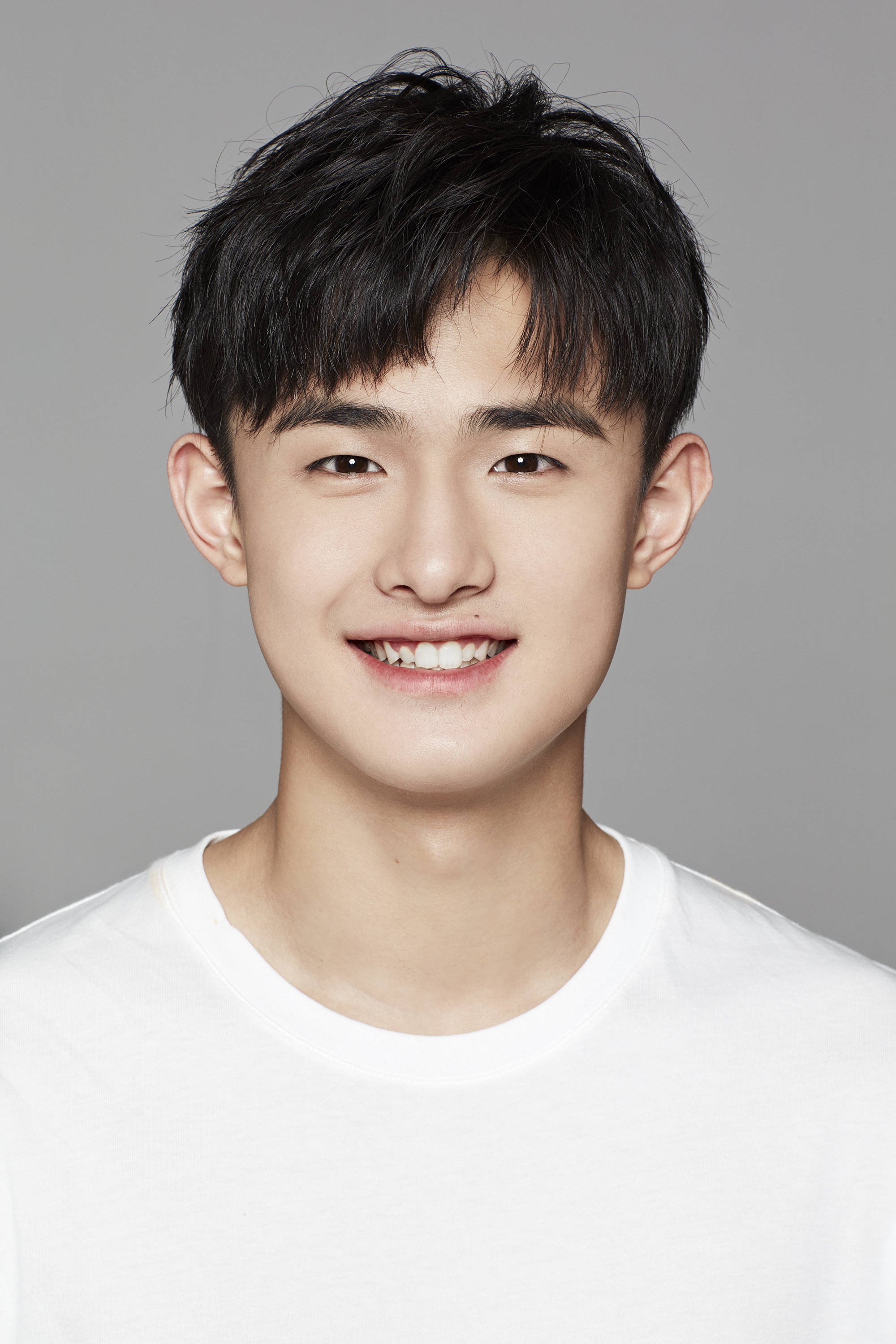 灵域开播告捷嘉行新人王一鸣学霸变呆萌读书机器