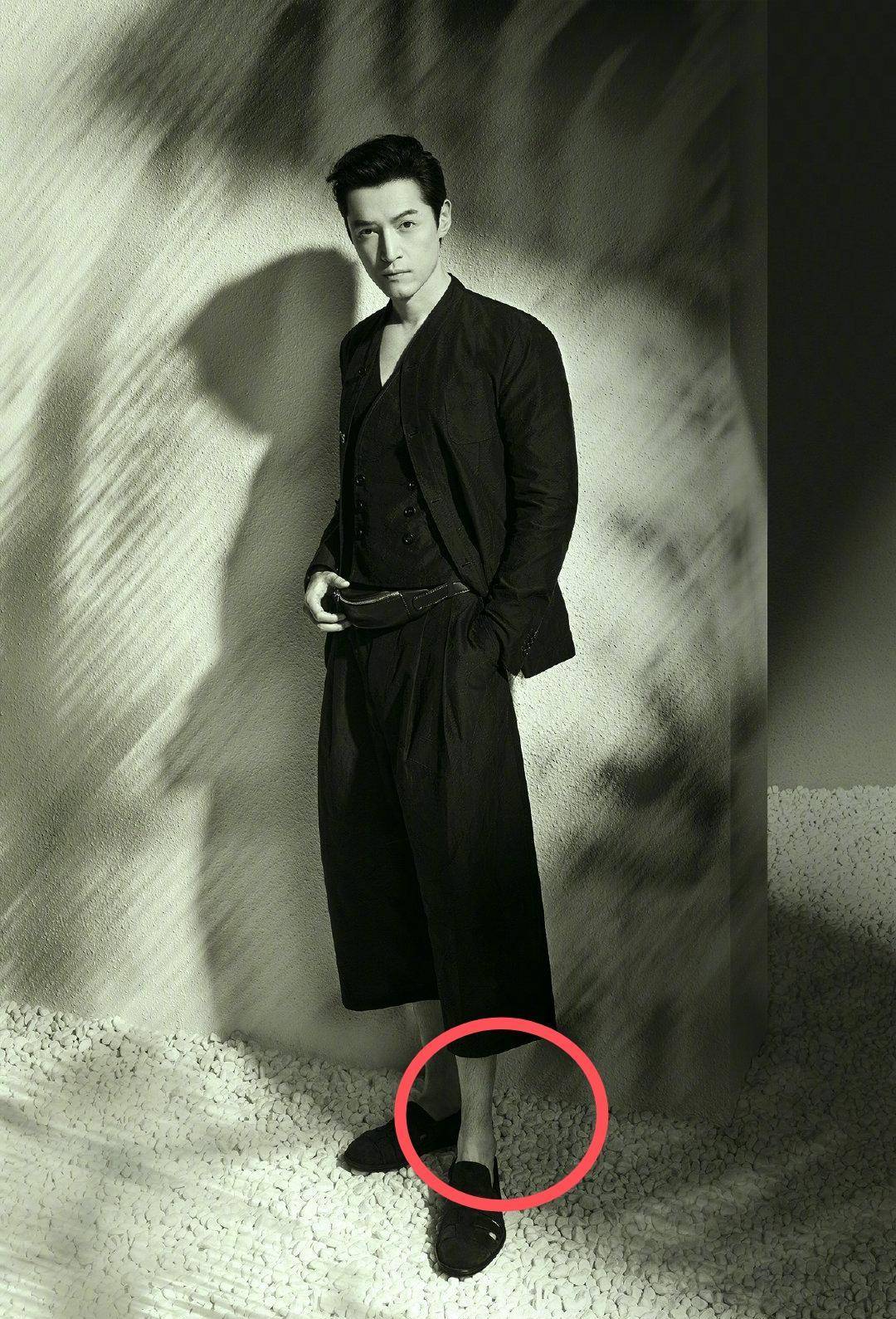 胡歌绅士光影大片腿毛抢镜,和江疏影关系咋样?