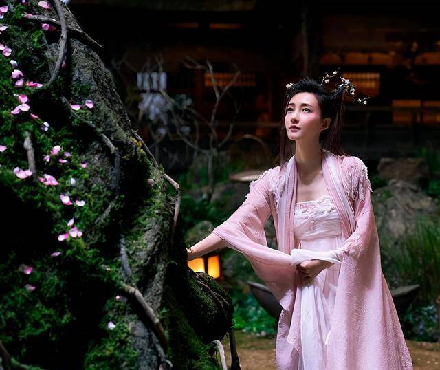 "素颜女神"王丽坤告诉我们,这个世界上没有不透风的墙_于和伟