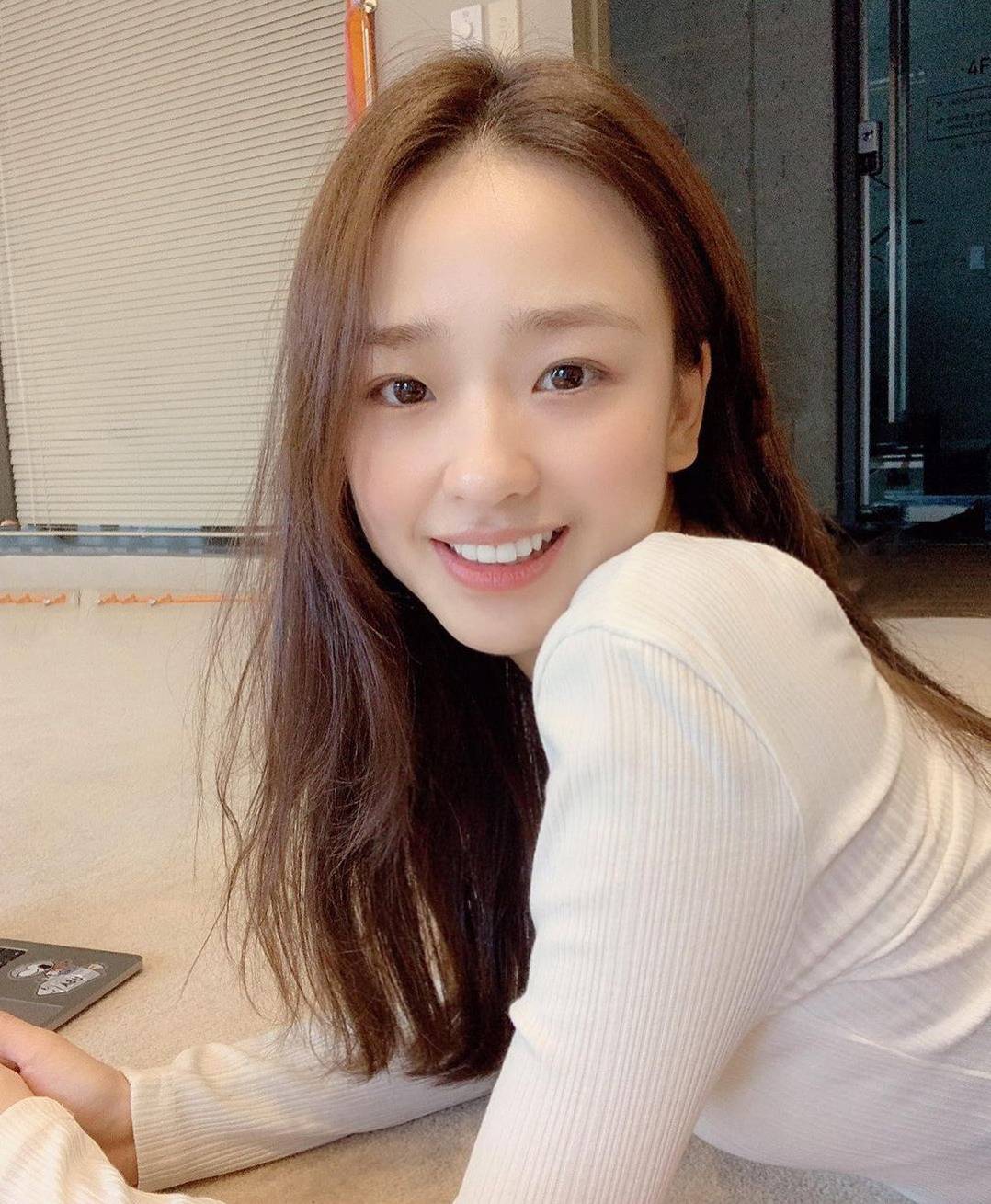 韩国艺术体操女神孙妍在晒出练功美照,身材超赞