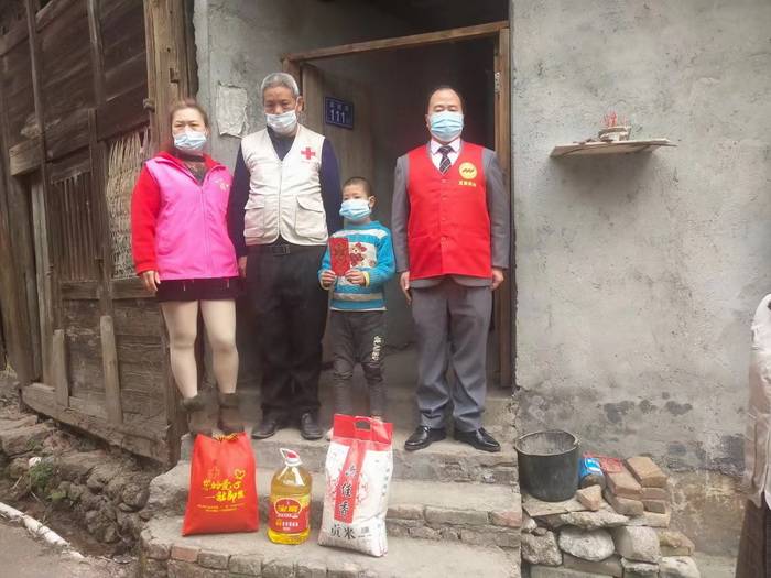 福建龙岩多位爱心人士到上杭县南阳镇送温暖