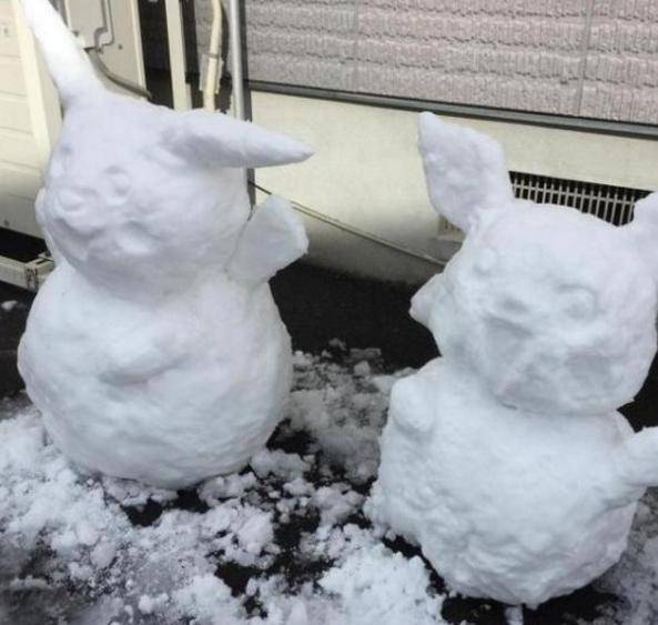 又到了堆雪人的季节,但是这样的二次元雪人,你能堆出来吗?_皮卡丘