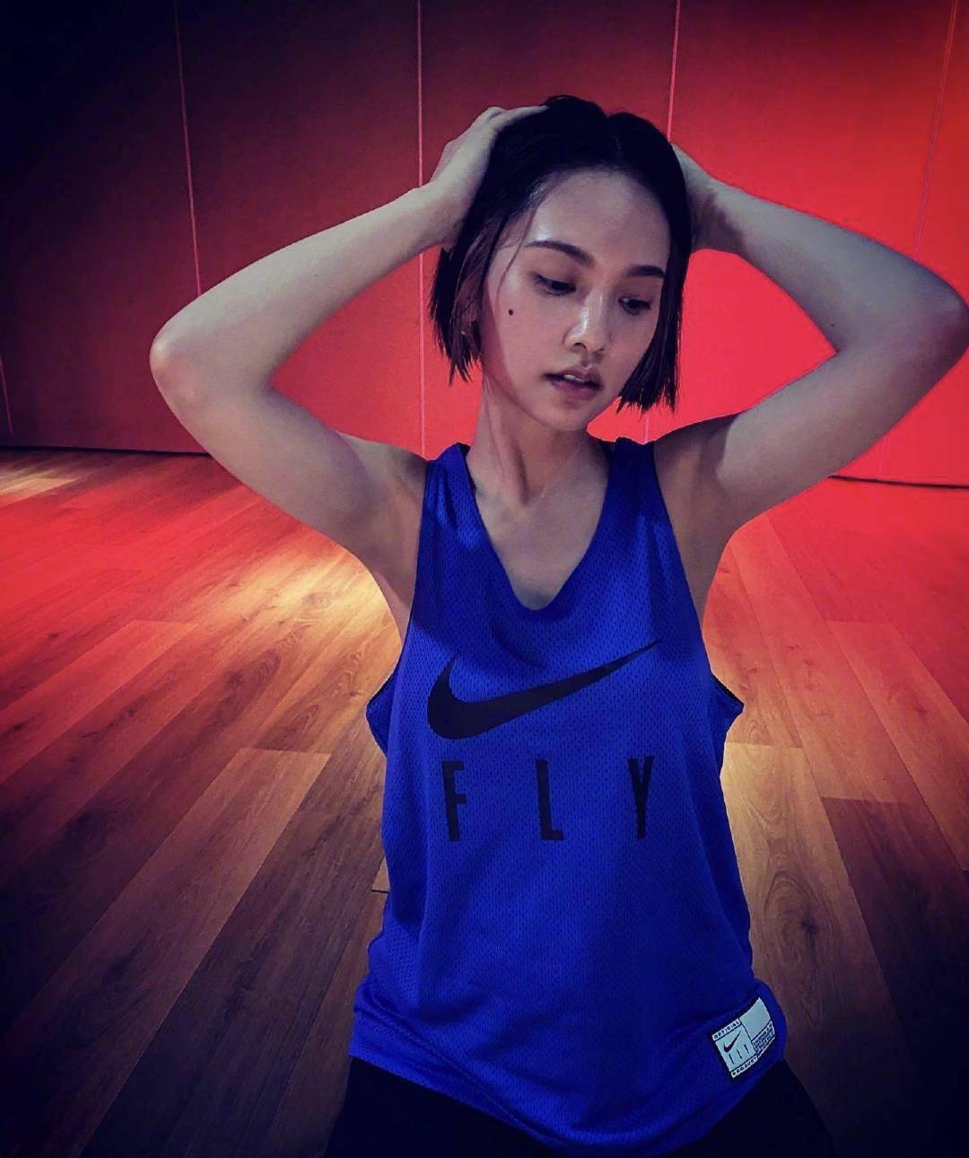 原创杨丞琳三套健身造型,充满时尚与运动风的搭配,你更喜欢哪一套?