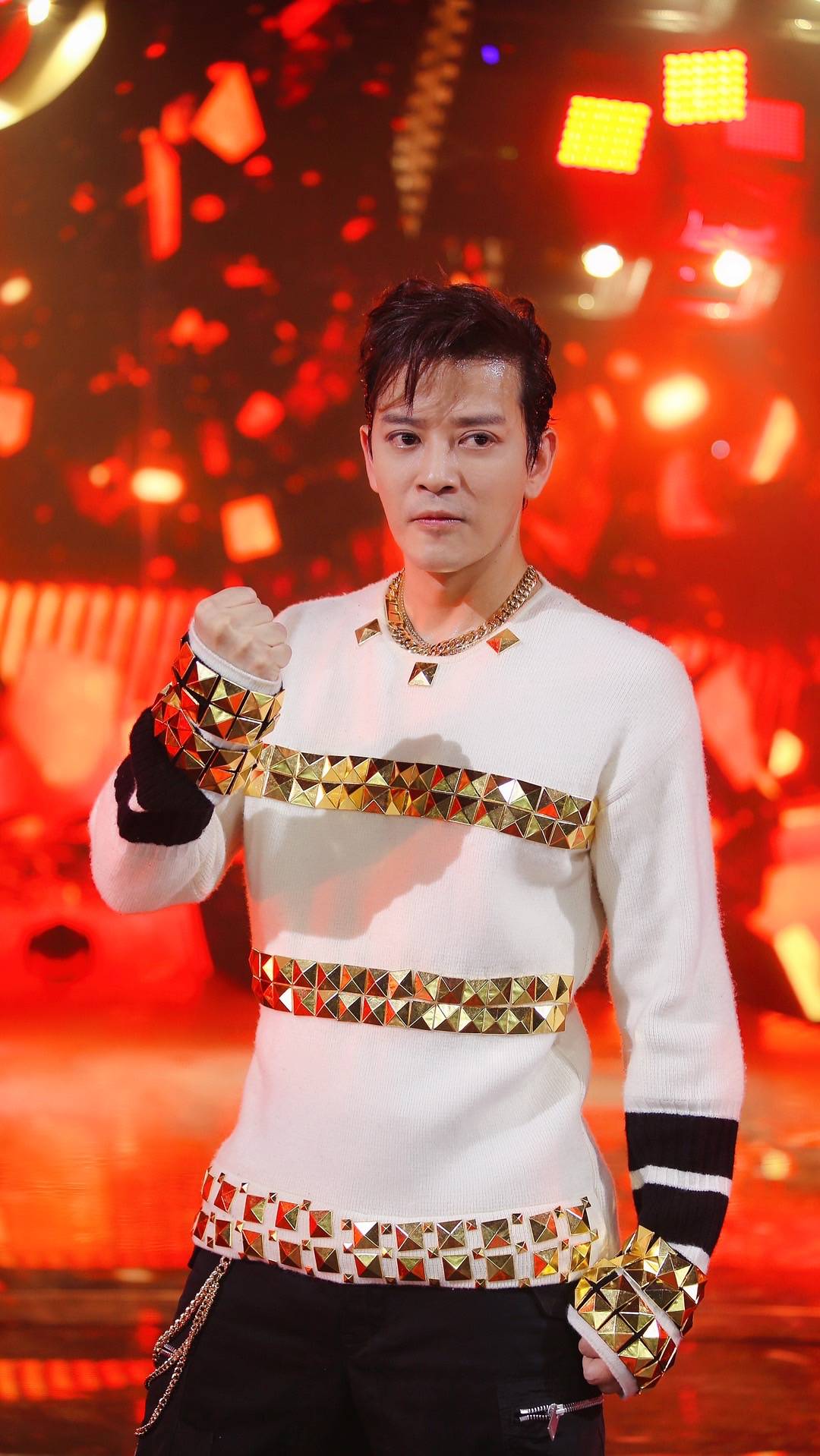 陈晓东追光吧哥哥三连冠梳锦鲤头燃炸全场新年送红参笑言为哥哥们补气