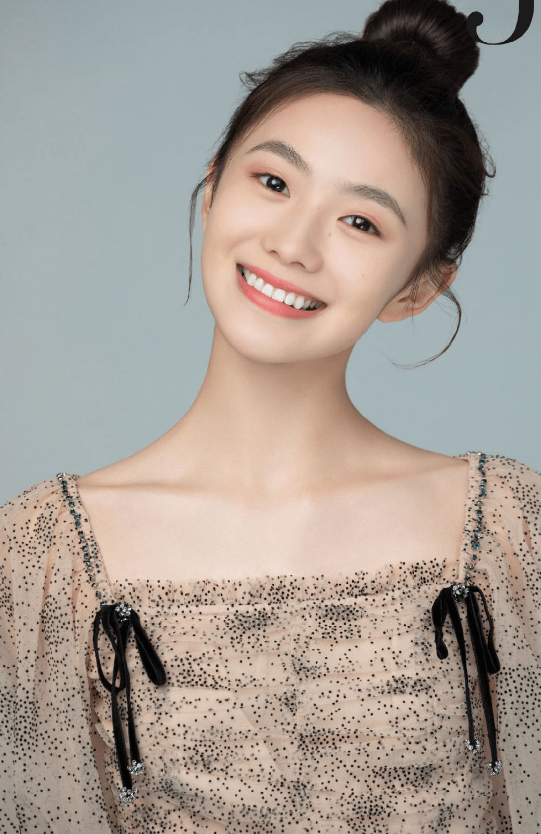 学舞蹈出身的刘浩存气质太绝了!穿纱裙绑丸子头,元气满满好少女