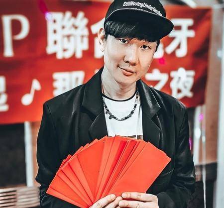 林俊杰尾牙邀请李炳辉流浪到淡水嗨飙高音粉丝有爱感动