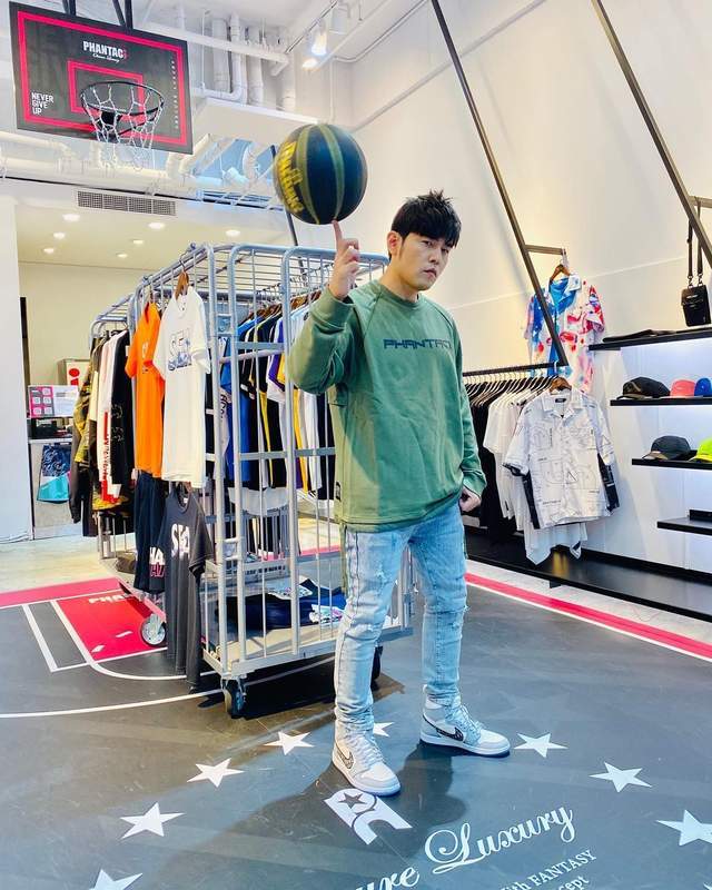 周杰伦带火的nike dunk sb,平民鞋狗一双也买不起