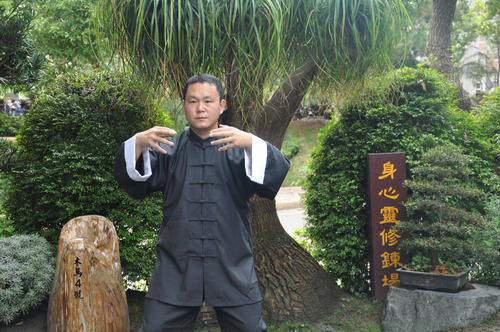 庹继光我希望恢复平静为教育奉献绵薄之力成都的一位好教授